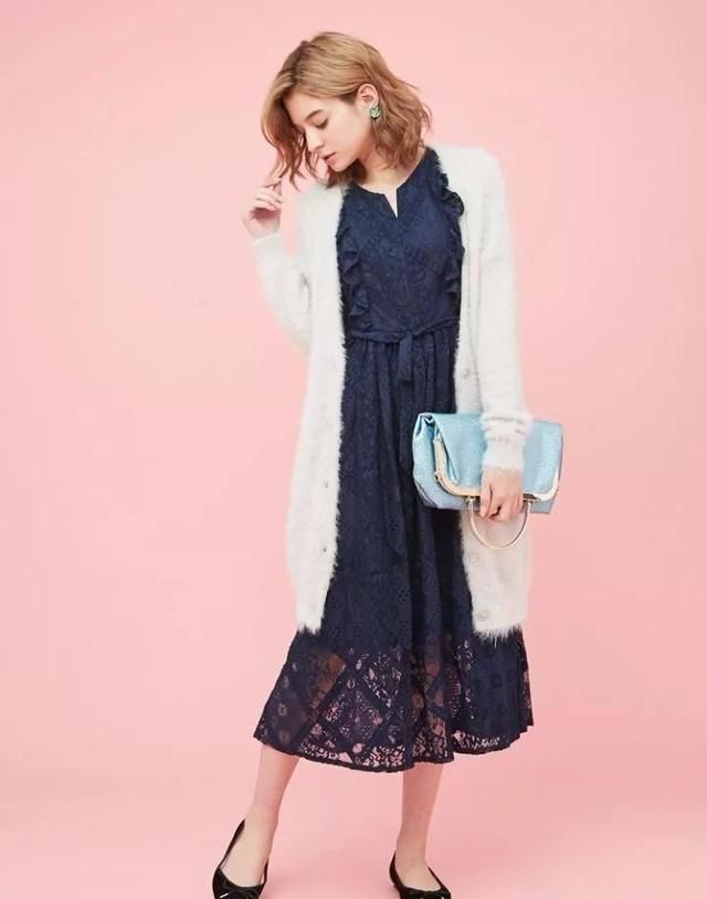 172女神练习瑜伽多年，却被网友评论：又胖了，原来是衣服惹的祸