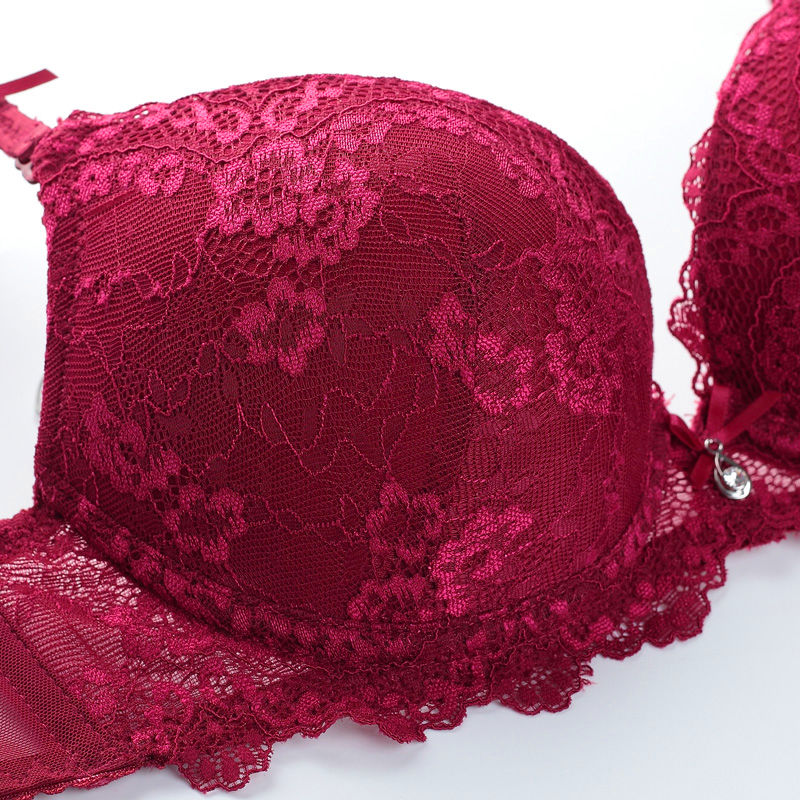 贴身穿一次“薄纱”设计，不媚不俗，光看颜值就知道有多性感