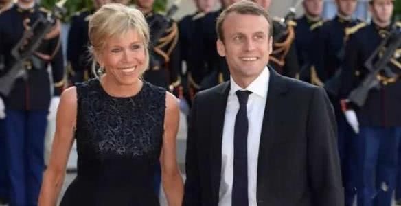 法国第一夫人不服老，紧身裤，白短裙，奶奶辈也能如此时髦