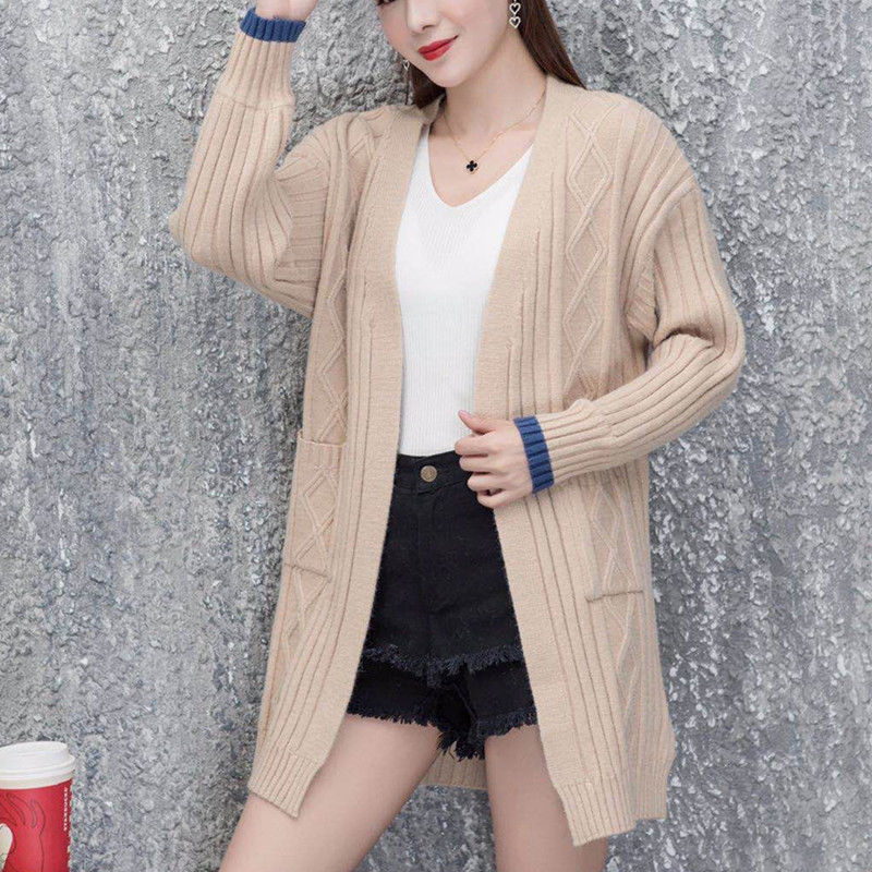 大衣+打底裤早过时了，现在流行这么穿，是不是眼前一亮?