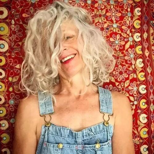 连62岁老太太都美丽地环游世界，你还有理由邋遢？