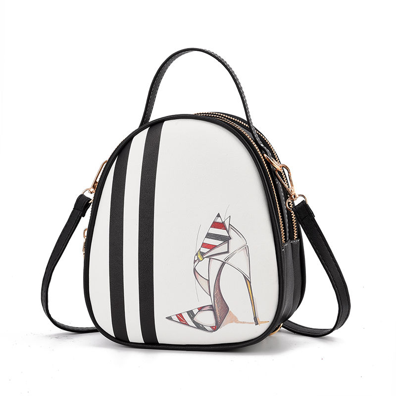 现在的女子真会打扮，包臀裙+颜值包，妖娆性感，好看方便