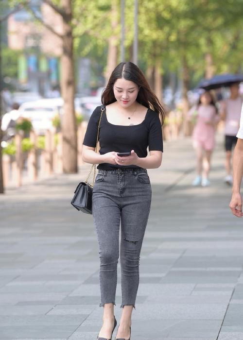  位小姐姐|微胖女生的夏日穿搭，简单休闲又显瘦，值得借鉴
