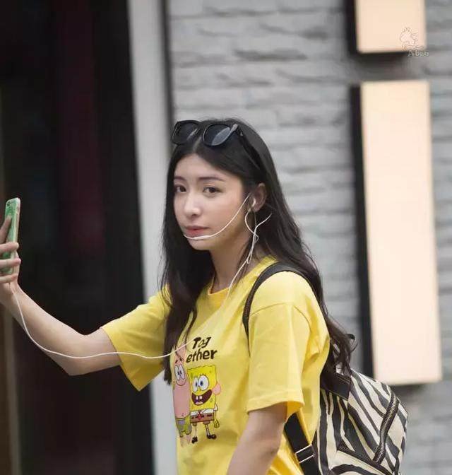 街拍美女北京三里屯 VS 上海步行街 哪里的美女穿着更好看