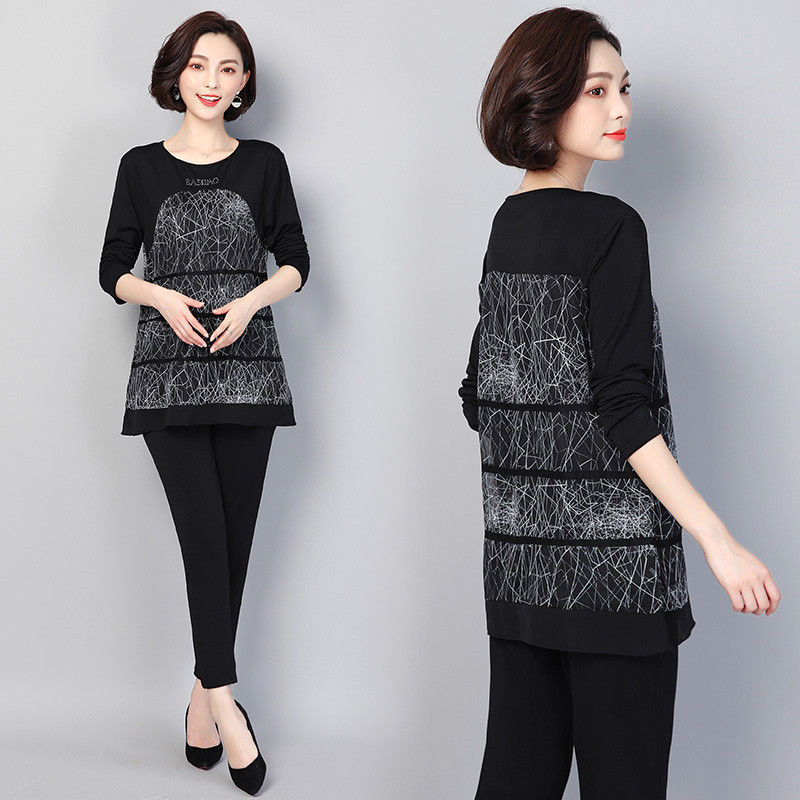 我的天!53岁妈妈穿着妈妈装出门，竟然被人叫小姐姐，忒显嫩了