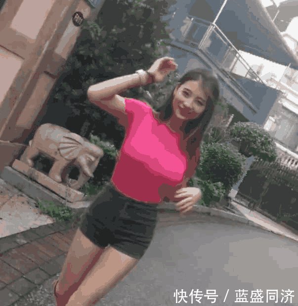 挑剔不了的肉肉身材加上元气混搭风, 小姐姐在这个夏天从头凉到脚