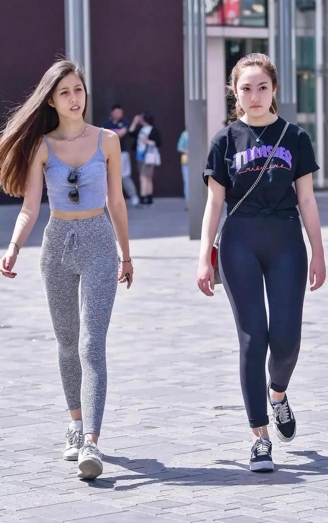 还在以瘦为美？微胖女人才是真的美，看街头微胖美女性感又时髦！