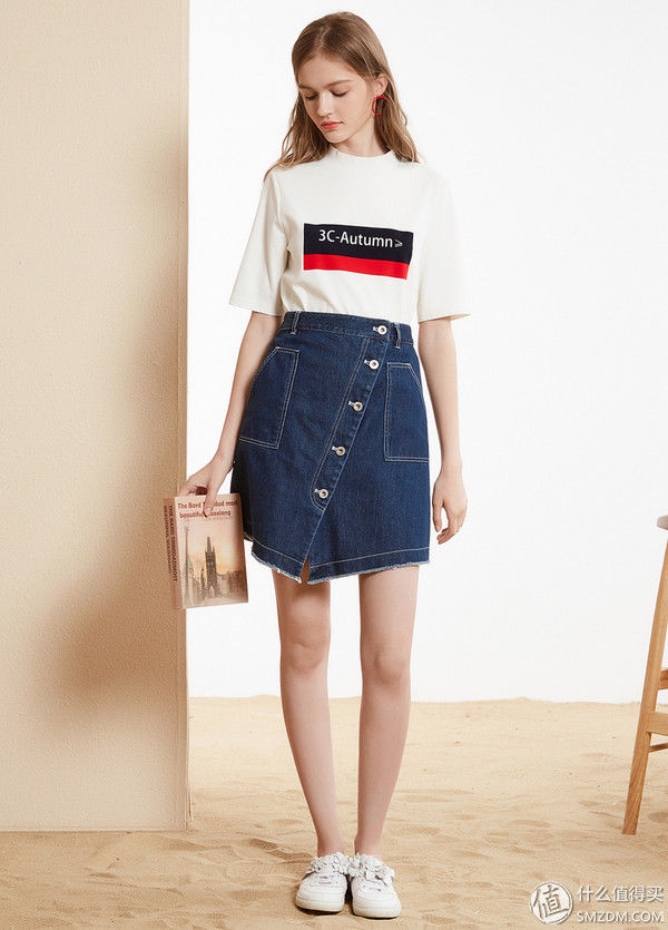 简约优雅的纽扣元素，显瘦复古今夏必备!