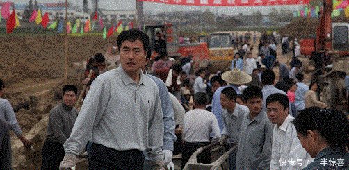 村干部“嚣张”不了了，农村迎来新的“管事人”，重点为农民服务