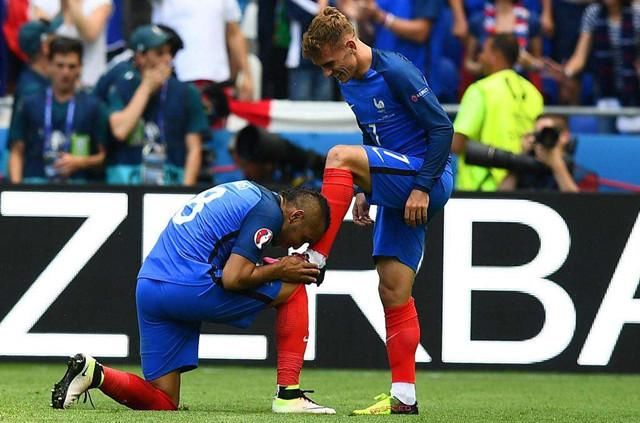 世界杯高级黑:评论员呼喊梅西给他打电话,齐达