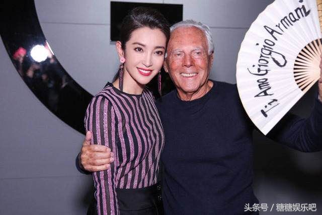 李冰冰米兰时装周，半透视上衣性感妩媚，大秀美腿，一展好身材