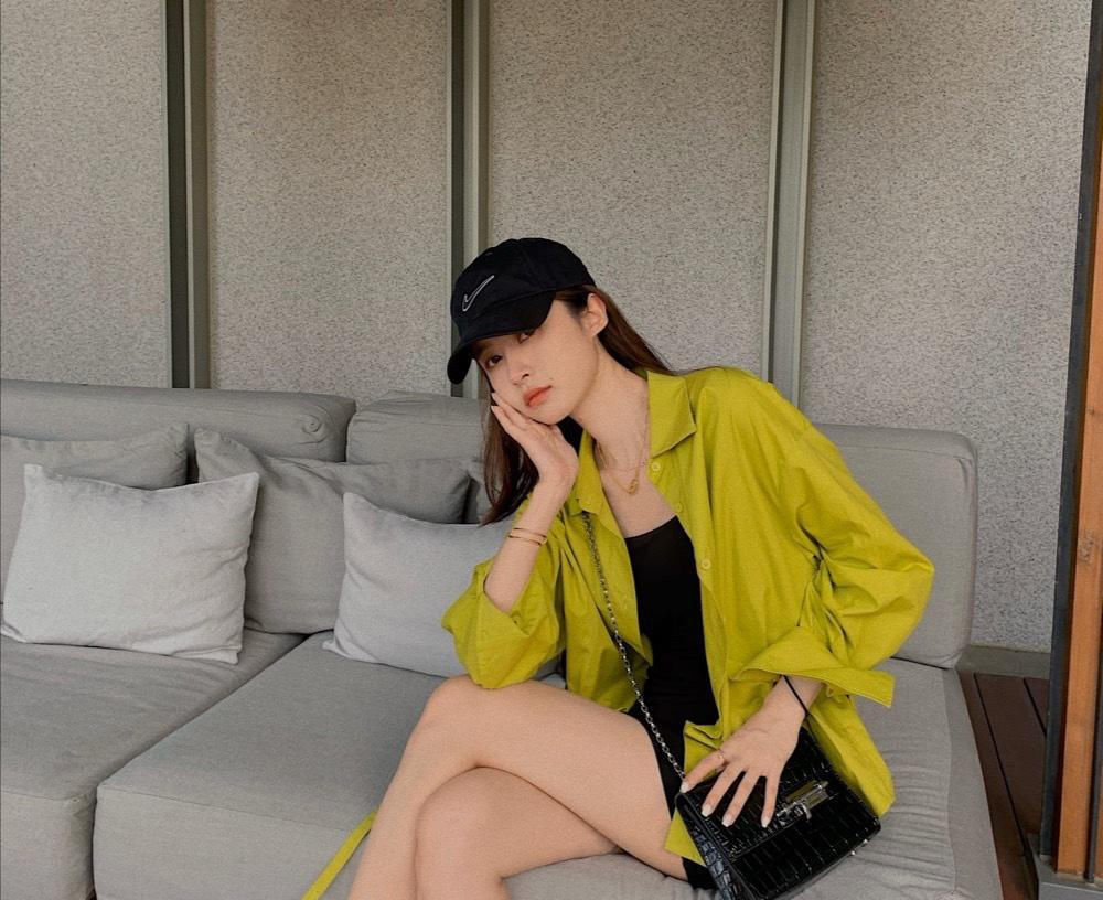 「美到没朋友」Lisa可盐可甜的宝藏穿搭,基础款也能穿出高级感,完美身材让人羡慕