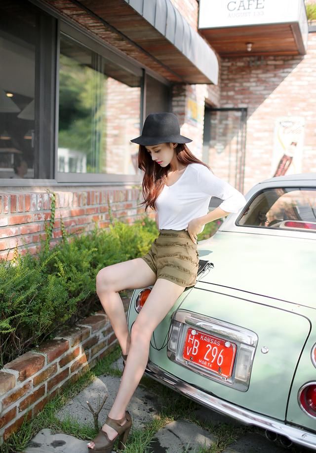 美女身材“丰盈饱满”，穿上流苏热裤太有魅力，真是吸睛