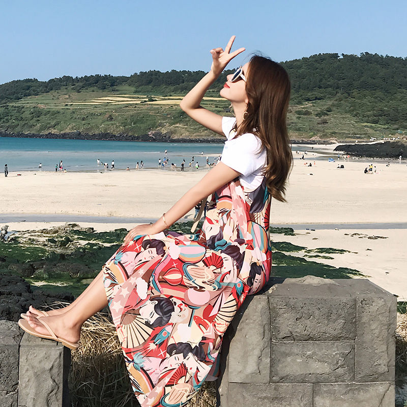 穿搭没拘束感的吊带连衣裙，让你淑女又洋气，还不失气质哦