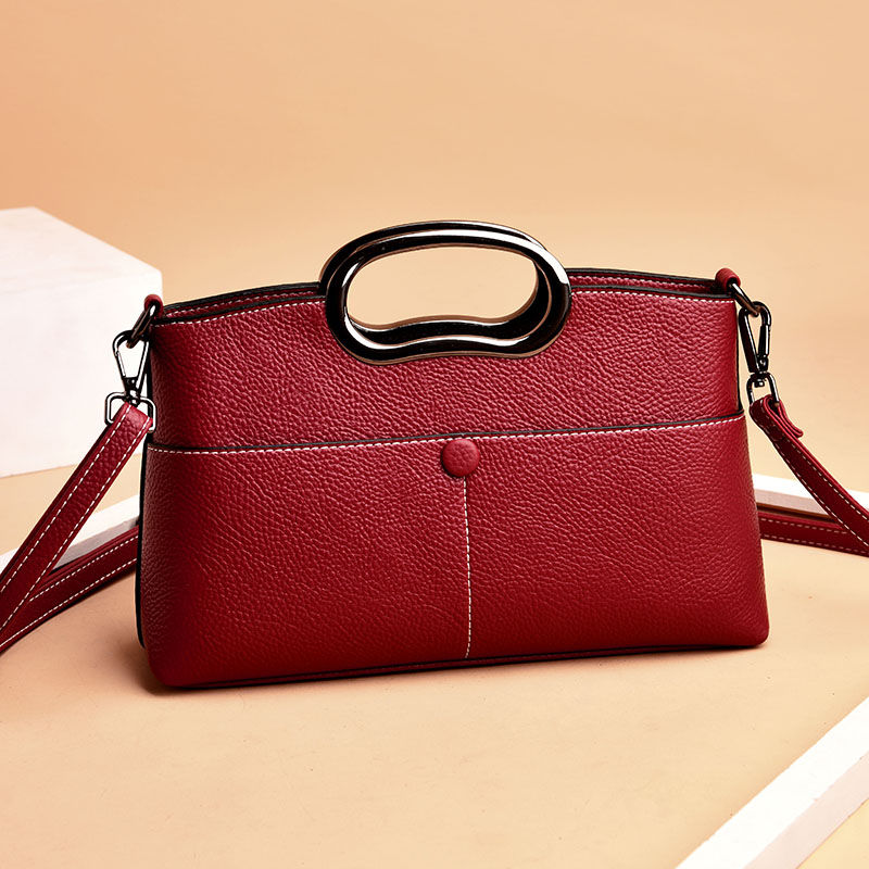 现今包包越来越迷人!大方洋气，超显气质，巨能装让人过目不忘