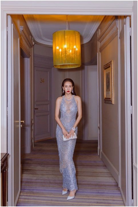 母其弥雅强势转型成时尚ICON，国际脸征服巴黎备受瞩目