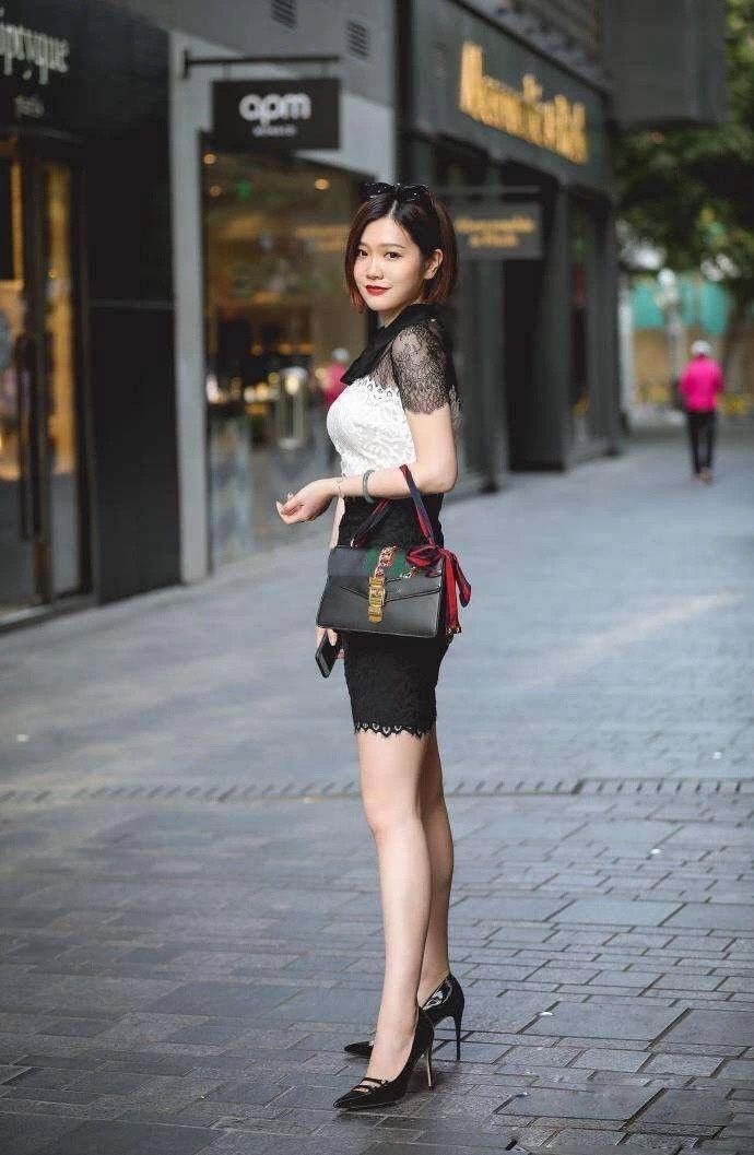 街拍丨穿黑色性感，穿白色清纯?是时候改观了!