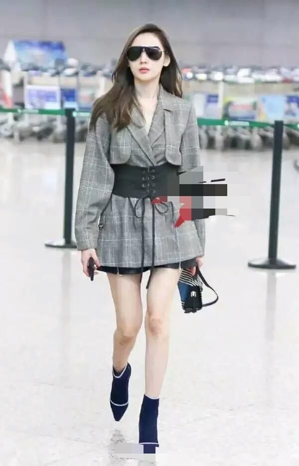 关晓彤提前过冬张子枫红配绿，这次迪丽热巴的衣品也是不敢恭维!