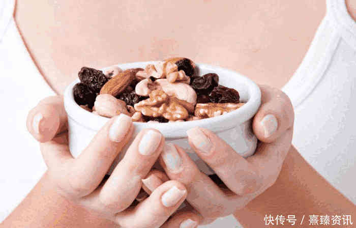 女人30岁后,皮肤逐渐衰老,常吃5物,皮肤紧致,皱纹慢慢消失