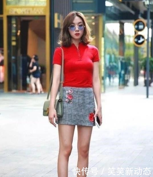  「回头率」柔哥的美女街拍：朝气蓬勃的美女，街头回头率300%