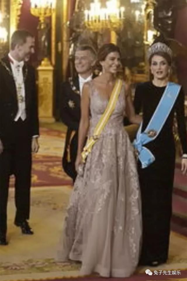 阿根廷第一夫人当众要牵手，却被西班牙王后莱蒂齐亚各种碾压！