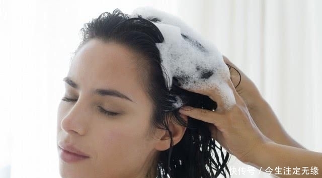  『分泌』头发多油必须每天洗头吗 或许你做不对
