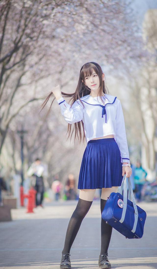 『镜头』校园风人像摄影,女生可以这样摆姿势,用相机记录纯真美好的记忆