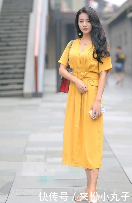 『面孔』街拍:美女的靓丽面孔很是迷人,优雅气质也非常动人