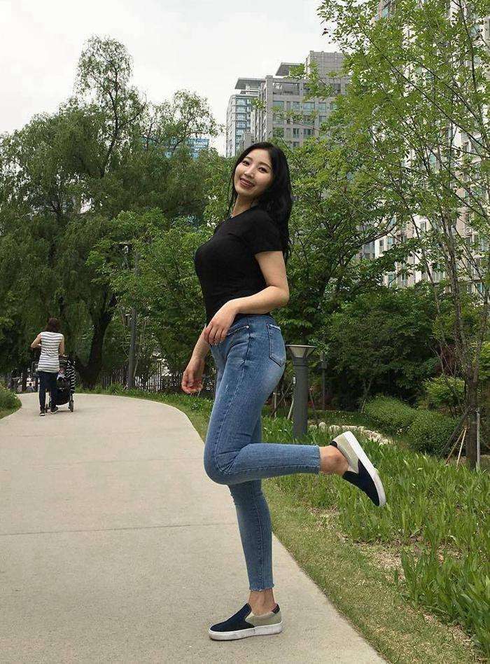 街拍：休闲的穿搭好看不挑人, 修饰美妙身材, 打造轻松随意的形象