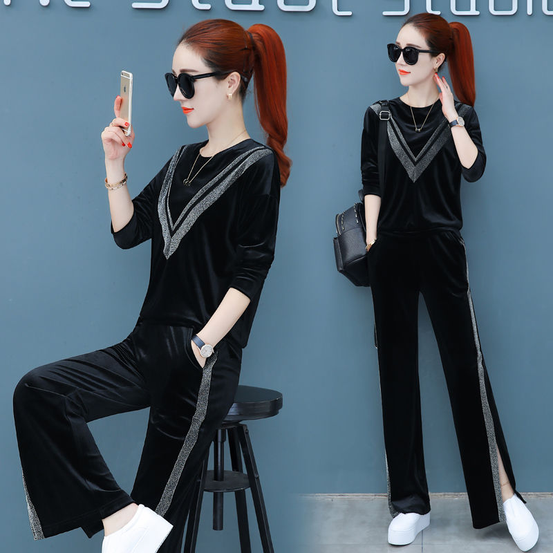 入秋我就把裙子收起来了，买了三套运动套装，比穿裙子还贼美