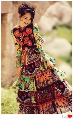 许晴你也太夸张了！裤子也能当鞋穿？网友：为显腿长豁出去了！