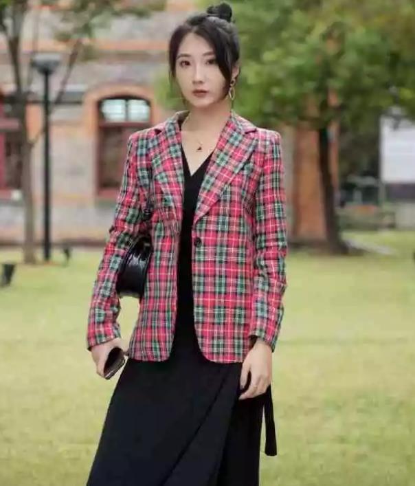  姐妹■街拍：一起逛街的小姐妹，貌美如花，笑容甜美可爱