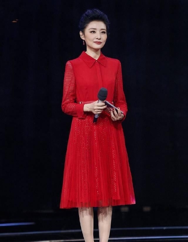  #身型#周涛真是“优雅女神”！带火各种简单搭配，都51岁还那么惊艳