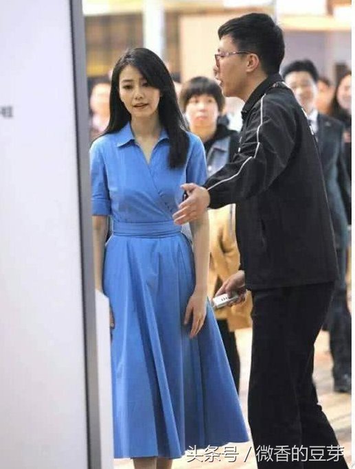 看了路人镜头下的高圆圆，再看看袁泉，终于理解夏雨当初的选择了