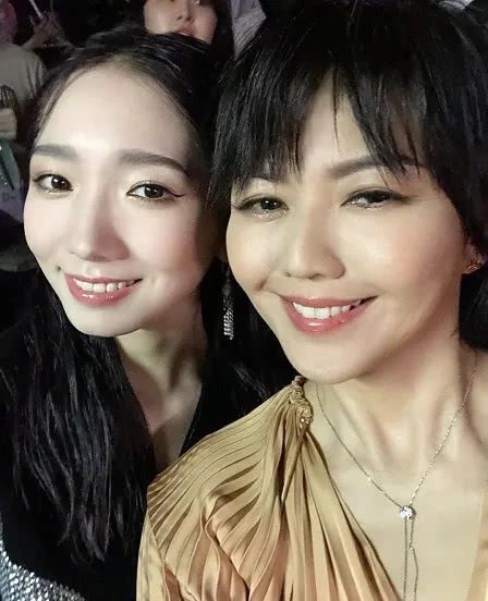  「迷妹」肖战喜欢了她六年，孟美岐还是她的超级迷妹，她是有多招人喜欢