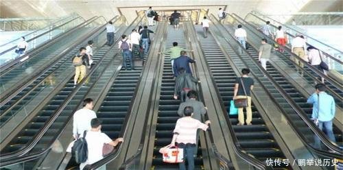  [多达]中国乃至亚洲最大的火车站光候车室就多达28个，你去过这