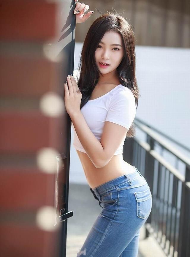 紧身牛仔裤，让你美出时髦范