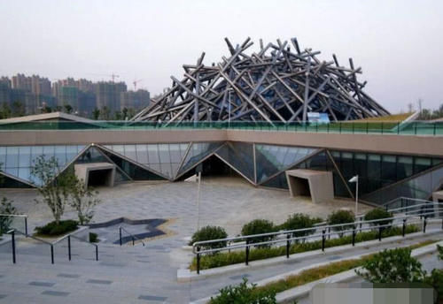 中国最丑建筑，耗资两亿模仿鸟巢，最后却建成“鸡窝”！