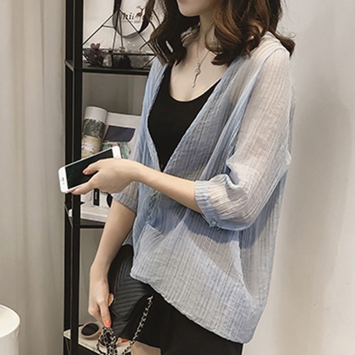 丰满的女人就是好看，尤其穿上这“流氓衫”，女人味挡也挡不住