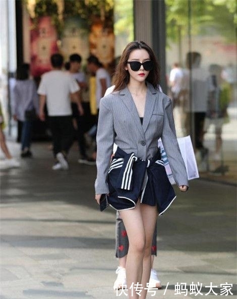  『美女』气质的街拍：优雅的美女，婀娜的美态。