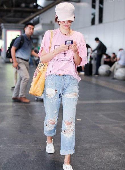 42岁马伊琍真会穿！一袭粉色长裙显小20岁，网友：比姚笛美