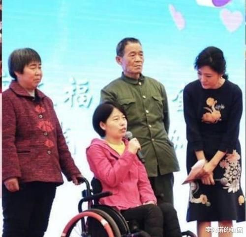  『主持』34岁离婚36岁嫁入豪门，央视第一美女51岁高调复出，依旧美得发光