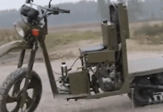  摩托车@农村大叔颠覆传统，发明“无车轮”摩托车，炫酷十足还能