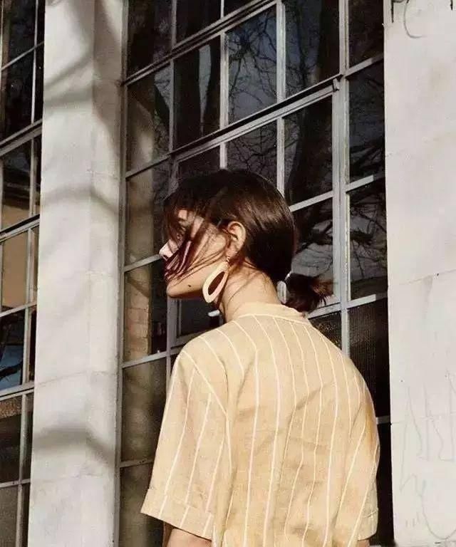  色彩：春夏的流行色彩，照着穿让你一直柔和清爽的美下去