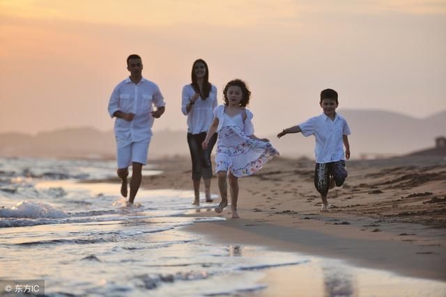 婚半年,爸妈帮我买了婚房,下班回家看见家中客