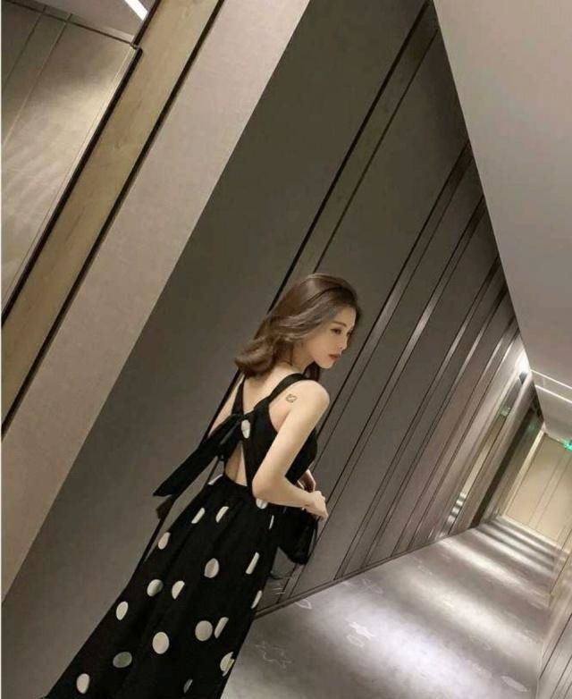  [优雅]路人街拍:小姐姐优雅上街,一身休闲装魅力无极限!