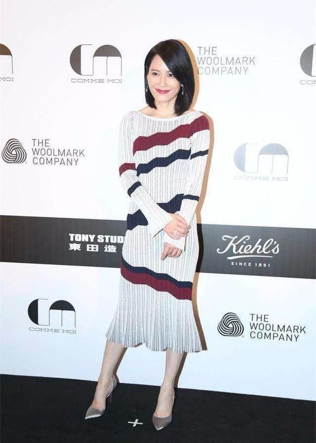 俞飞鸿不愧是真美人,47岁依然时髦靓丽!比起朱茵,像是两类人!