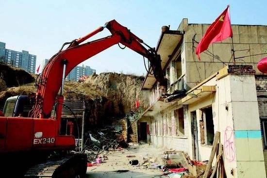 “贫民窟”里走出“百万富翁”，城中村拆迁背后的秘密