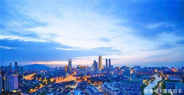 长三角地区“落差”最大城市，没了江阴市的帮助，如今GDP排三线