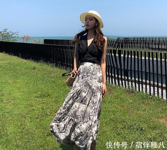 『复古』春天是碎花裙的主场,碎花裙该如何搭配鞋子才更有复古范呢?